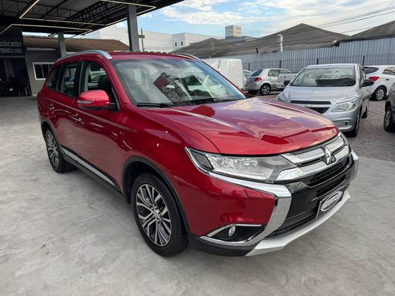 MITSUBISHI OUTLANDER 3.0 GT 4X4 V6 24V GASOLINA 4P AUTOMÁTICO MITSUBISHI OUTLANDER 3.0 GT 4X4 V6 24V GASOLINA 4P AUTOMÁTICO